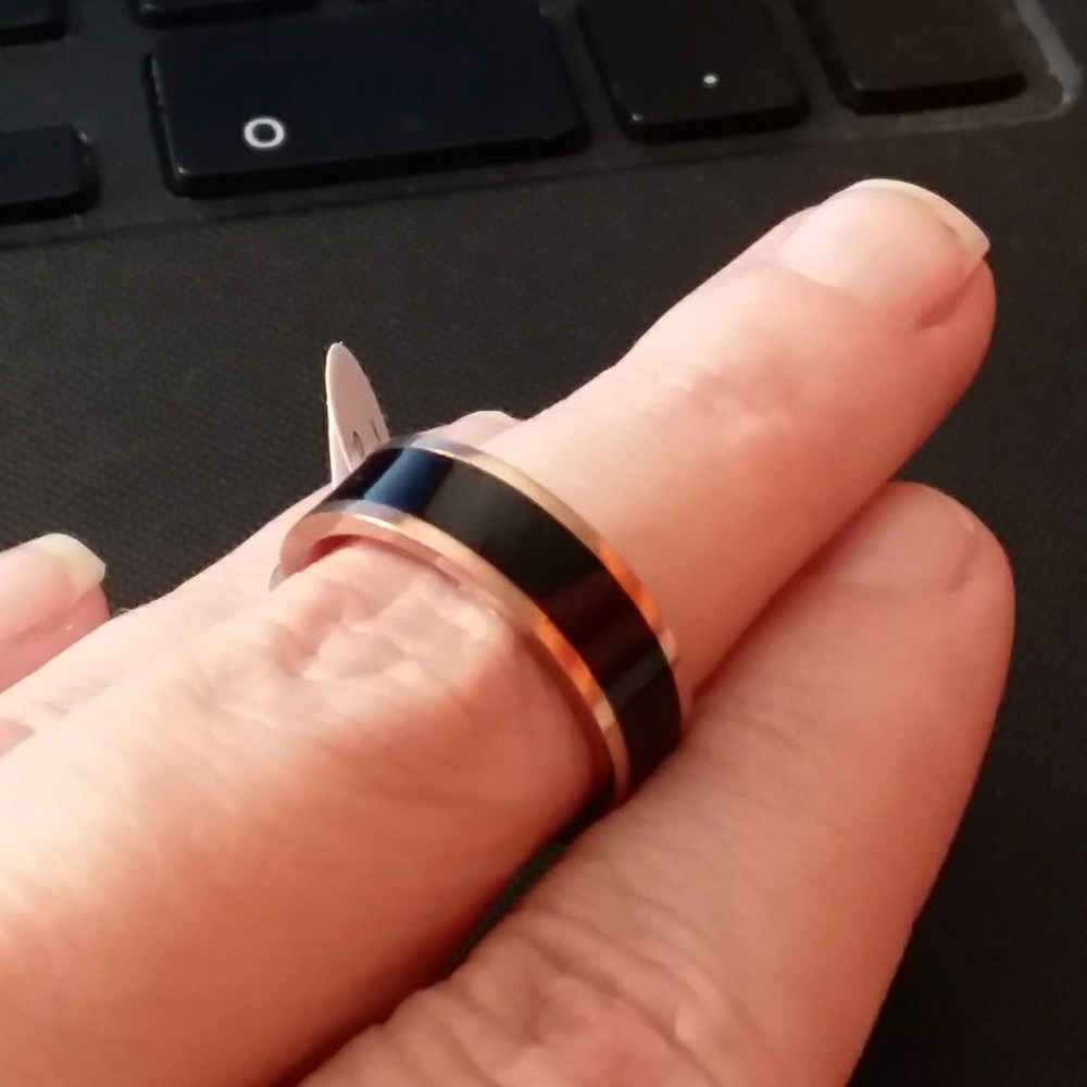 Gold black stainless steel womens ring - Picture 4 of 4